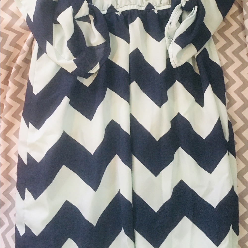 Size LARGE. Rue 21 quarter length sleeve dress.